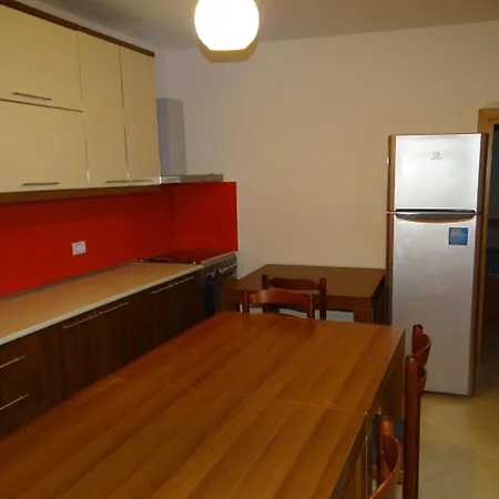 Hlias Gloria アパート *