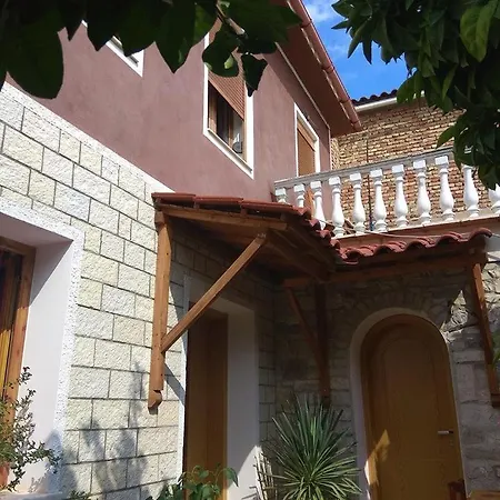 Hlias Gloria Apartment Berat
